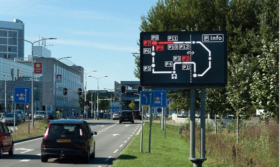 LED表示に警告するカスタマイズされたP10動的交通標識スマートな都市