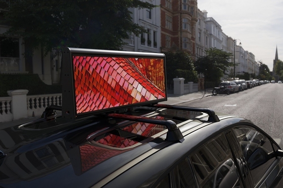 屋外SMD P2のタクシーの屋根IP65車の上の広告スクリーンをLED表示