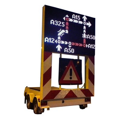 IP65 12400 Nit VMSのトレーラーは携帯用可変的なメッセージの印に署名する