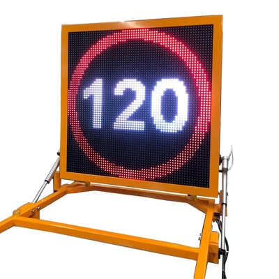 EN12966交通危険信号の移動式トラックのトレーラーはLEDスクリーンを取付けた