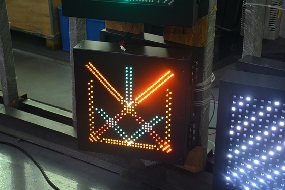 5mmの破片はLEDの交通伝言板の交差の車線制御印を浸す