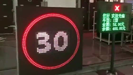 5mmの破片はLED VMSの制限速度の交通警告メッセージ板を浸す
